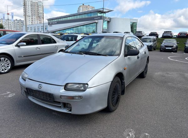 Mazda 323 1998 1.5 MT